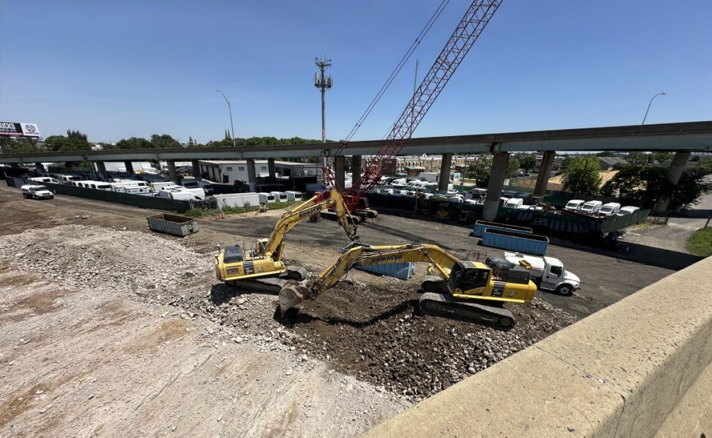 Excavators and construction equipment operating in the Section BR3 project area